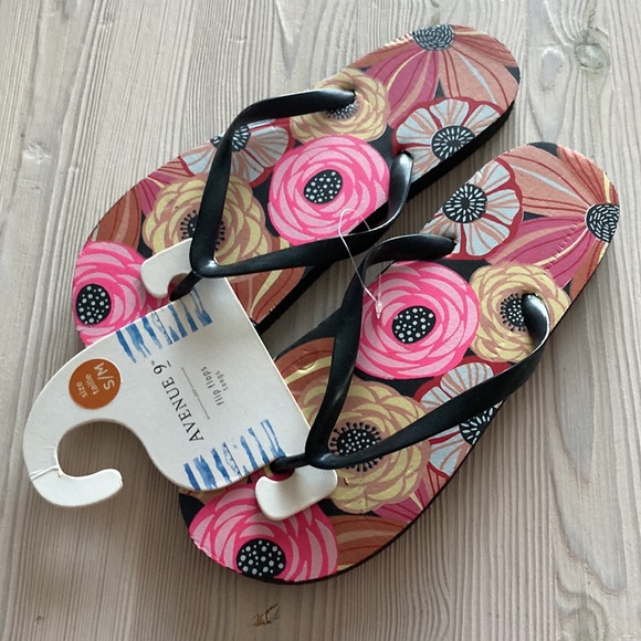 Floral Flip Flops - Picture 4 of 4